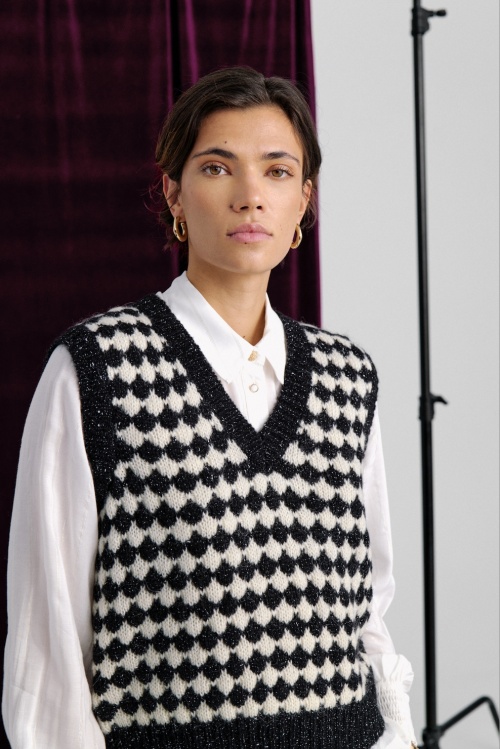 NUBILA VILLA JA ALPAKAVILLA SISALDUSEGA VEST W25 - 0000